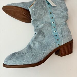 Ladies light blue faux suede studded western ankle boots size 10